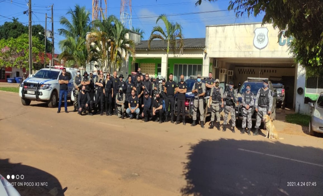 Cinco são presos por roubo de caminhonetes em Plácido de Castro 